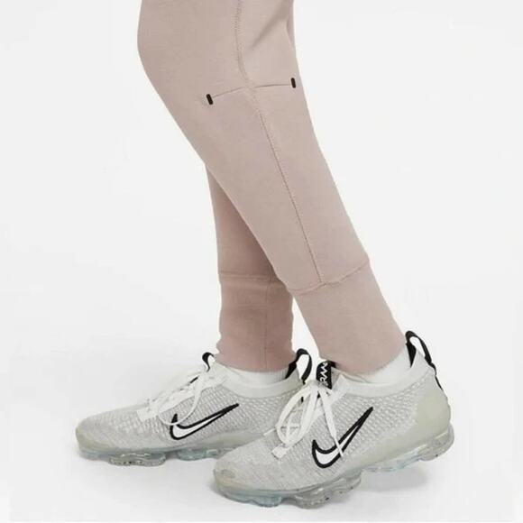 Nike Sportswear Women's Tech Fleece Joggers Diffused Taupe Black plus XXL NEW!!‎ - Picture 5 of 13